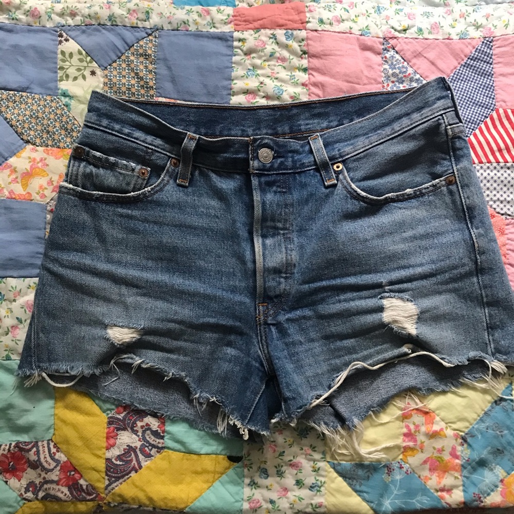 Levi’s cut off shorts size 28